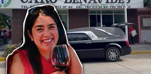 Imagen de una mujer sosteniendo una copa de vino junto a una funeraria de Veracruz.