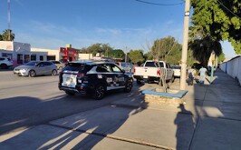 Autoridades atendiendo el reporte de una amenaza de tiroteo en la Secundaria técnica 26 de Gómez Palacio.