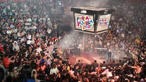 personas dentro del palenque de la feria de puebla