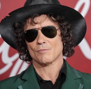 Enrique Bunbury habló de su deseo por ofrecer un concierto gratuito en el Zócalo capitalino.