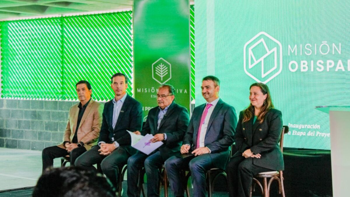 Inauguración del  primer edificio Misión Nativa.