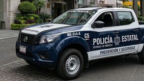 Patrulla al exterior de hotel en Toluca, Edomex