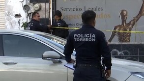 Agente de la Policía de Torreón de espaldas