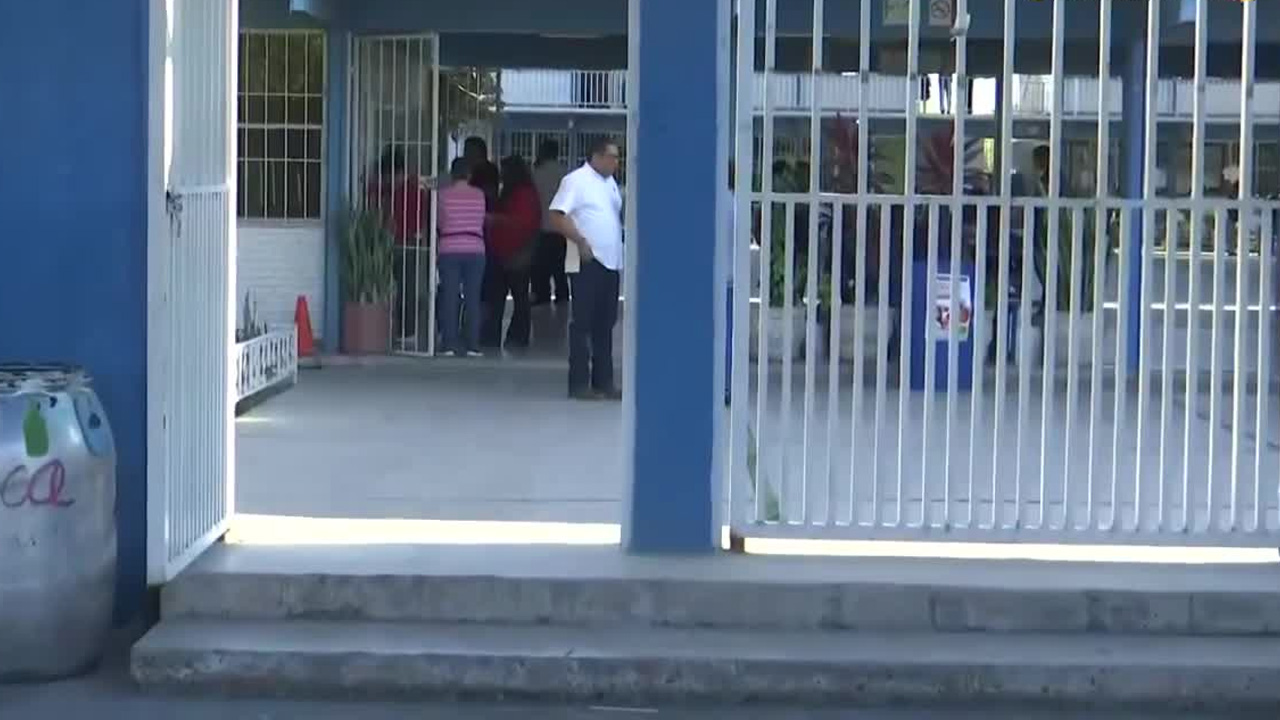 La Secundaria Técnica número 26, ubicada en la colonia El Refugio de Gómez Palacio, se encuentra bajo vigilancia tras la difusión de una amenaza de tiroteo.