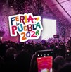 personas enfrente al escenario del teatro del pueblo de la feria de puebla 2026