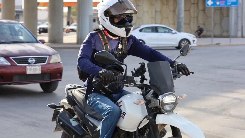 Abonos de 200 pesos y facturas de muerte: el auge de las motos baratas que desangra al norte del país