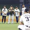 La agrupación regiomontana La Casetera, con Yuli Flores al frente, fue la encargada del lanzamiento de la primera bola en el juego de Sultanes vs Durango.