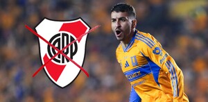 Ángel Correa jugando un partido con Club Tigres.