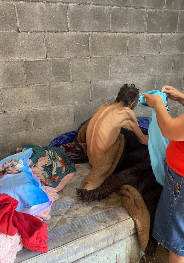 Don Perfecto aceptó permanecer y quedarse con un grupo de apoyo, mientras los vecinos continuarán con la limpieza del sitio.