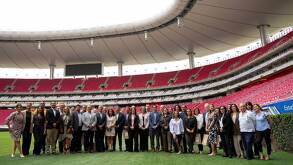 la reunion que se llevó acabo entre los emabajadores y el Comité Organizador de la Copa Mudial de la FIFA 2026 en el Estadio Guadalajara