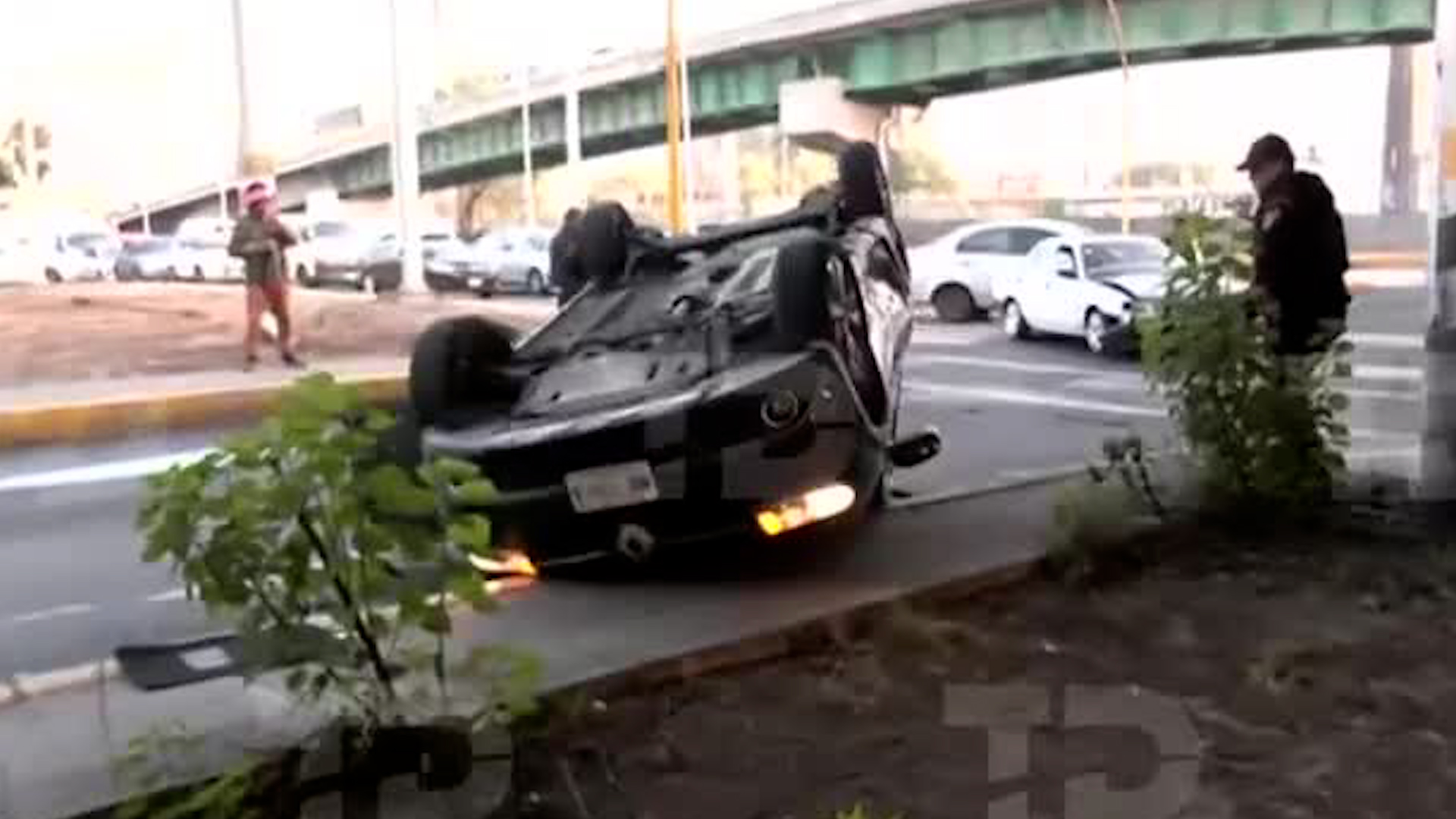 Primeros reporten indican que un choque ocasionaría el incidente. Circulación en Periférico Norte ligeramente afectada.