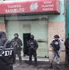 Policías aseguran la taquería ‘Raquelito’ en la colonia Guerrero.