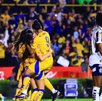Jugadoras de Tigres celebrando un gol ante Rayadas en el Clásico Regio Femenil.