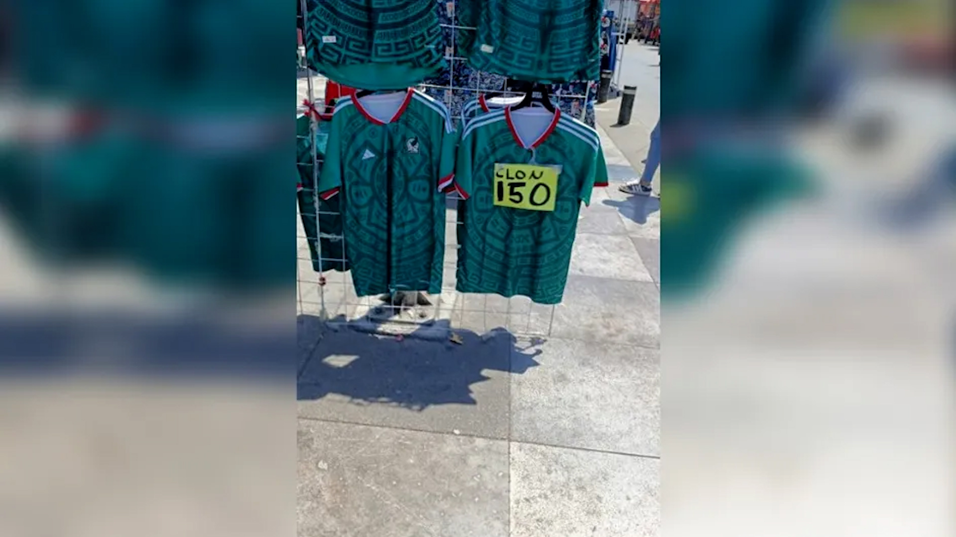 Tras los distintos operativos donde se han decomisado más de 14 toneladas de productos pirata, negocios siguen ofreciendo este tipo de mercancía.