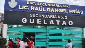 Un alumno de la Secundaria #2 Guelatao amenazó a un profesor por redes sociales, provocando el cierre del plantel y el arribo de la policía en Santa Catarina.