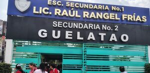 Un alumno de la Secundaria #2 Guelatao amenazó a un profesor por redes sociales, provocando el cierre del plantel y el arribo de la policía en Santa Catarina.