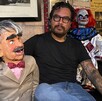 Un artista lagunero convirtió la fascinación de su infancia por las películas de fantasía a títeres en Torreón.