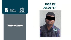 Ficha de vinculación a proceso de la Fiscalía de Jalisco con una foto de José de Jesús ‘N’ con los ojos censurados por un recuadro negro