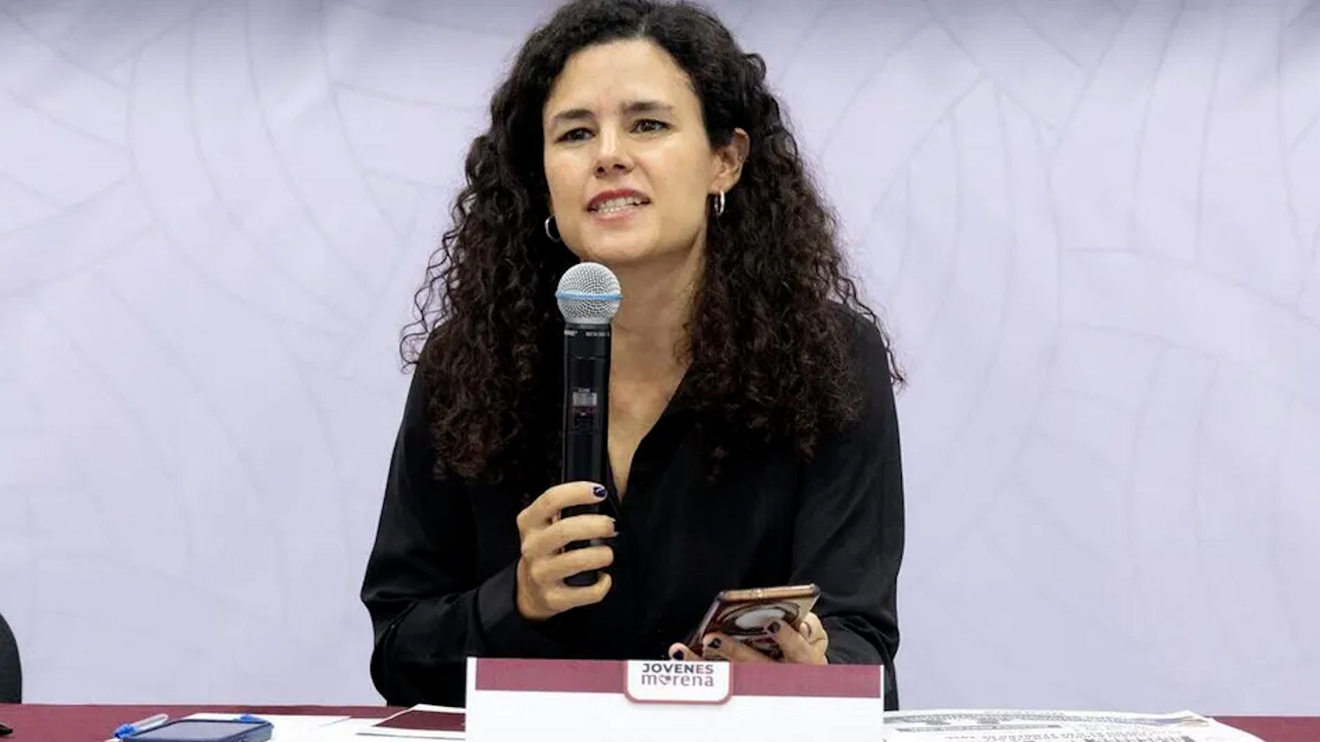 La militante del partido indicó que en los próximos días se elegirá a la persona que la sustituya.