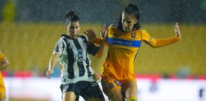 Rayadas y Tigres Femenil en el Clásico Regio del Apertura 2025.