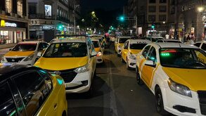Taxistas bloquean centro de Guadalajara en protesta contra Guardia Nacional