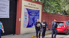 Operativo policiaco en secundaria por alumno con arma blanca