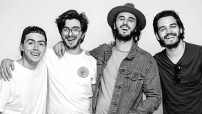 Integrantes de Morat en tono blanco y negro