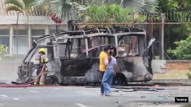 Las autoridades de Cali han iniciado las indagaciones preliminares tras la detonación de un vehículo cargado con explosivos en Cali.