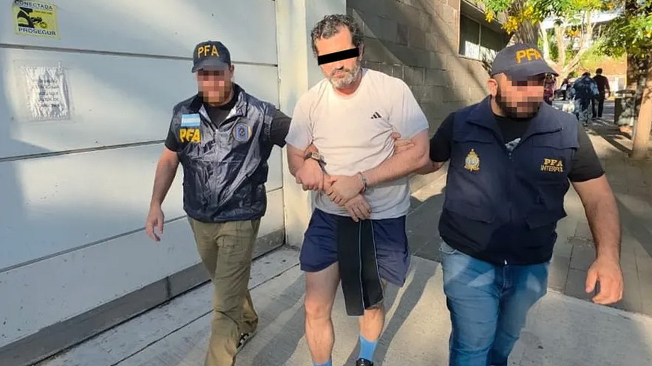 Interpol Argentina detuvo a Fernando Farías Laguna, excontralmirante acusado de contrabando de hidrocarburos.