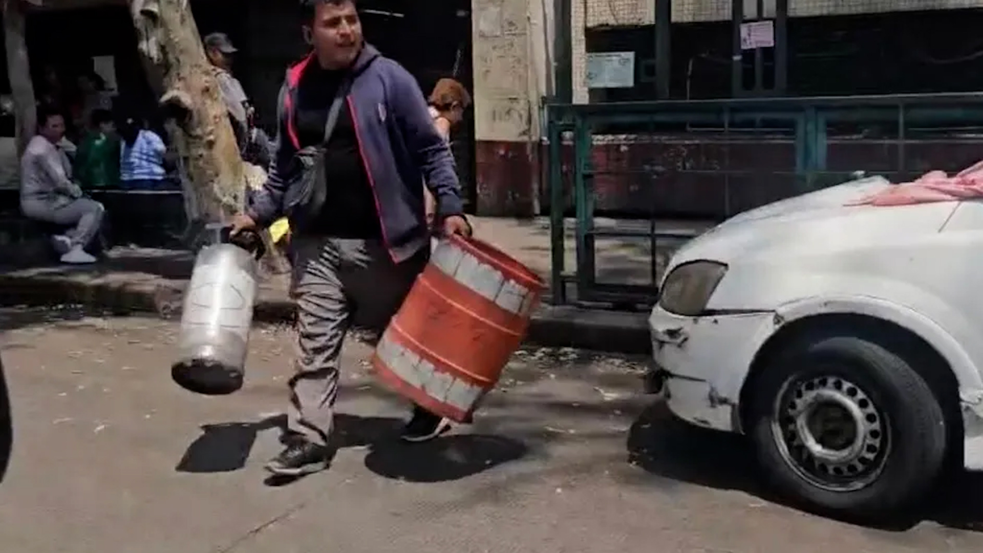 Tras la prohibición por parte del Congreso de la Ciudad de México, este grupo sigue operando con impunidad.