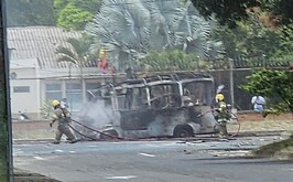 Ataque con explosivos tras incendio de camión en Cali