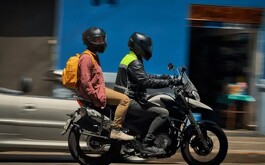 Motocicleta con pasaje