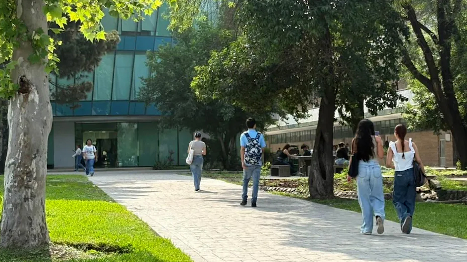 Programa conducido por Luis Carlos Ortiz, Erik Rocha y Ady Cabriales, viernes 24 de abril 2026.