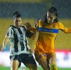 Rayadas y Tigres Femenil en el Clásico Regio del Apertura 2025.