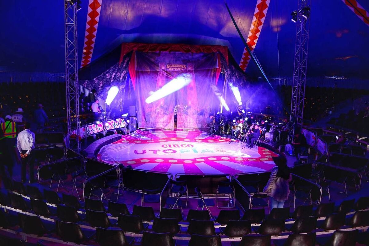 Carpa de circo instalada en Zócalo capitalino