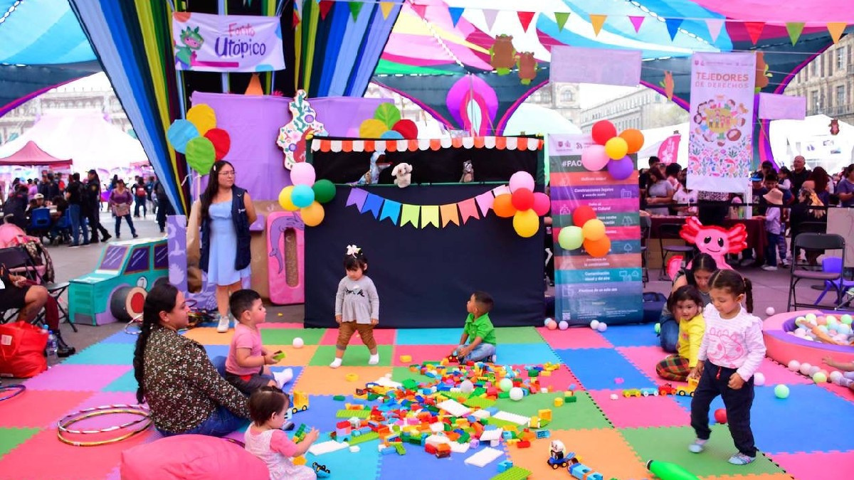 Niños jugando en el Zocalito de las Infancias