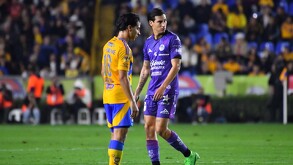 Diego Lainez y Mauro Lainez en el encuentro de la jornada 2 del Clausura 2025.
