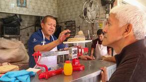 Los adultos mayores que cuenten con su credencial de INAPAM podrán comprar tortillas con descuento.