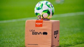 Balón oficial de la Liga MX en el Estadio Banorte.