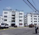 una cinta cierra el paso a un edificio donde un niño murió tras caer del tercer piso
