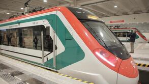 El Tren Felipe Ángeles conecta Buenavista con el AIFA en menos de una hora como parte del fortalecimiento del transporte público.