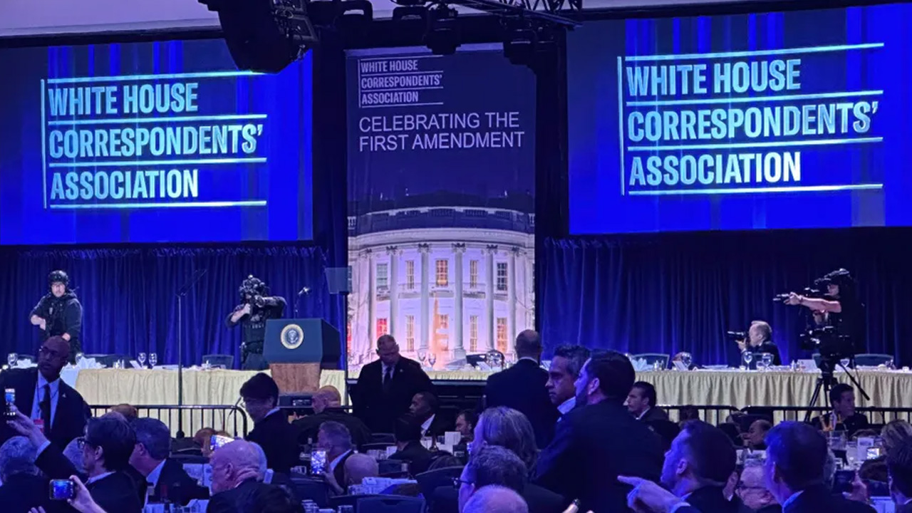 Donald Trump, Melania y altos funcionarios fueron evacuados del hotel Hilton en Washington tras varias detonaciones durante la cena de corresponsales.