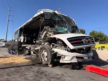 Accidente de transporte Settepi en carretera 54 dejó 24 lesionados; seis están graves y hay un detenido.