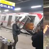 Dos trenes de cercanías colisionaron cerca de Yakarta, Indonesia. La empresa KAI confirma víctimas y vagones destruidos en la estación Bekasi Timur.