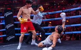 Mario Bautista siendo noqueado por Aaron Mercury durante Supernova Génesis 2026.