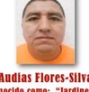 Foto de Audias Flores Silva, alias El Jardinero, vistiendo una playera naranja en una ficha de búsqueda de Estados Unidos con su nombre y alias