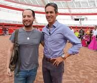 El matador de toros impartió este jueves una clase pública en el redondel de la Plaza Lorenzo Garza.