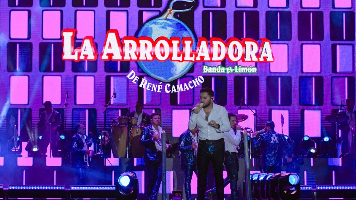 Concierto de La Arrolladora Banda el Limón durante la Feria de Puebla 2026, en el Teatro del Pueblo.