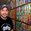 Conoce a Francisco Román, el coleccionista de Puebla, que lleva más de 30 años reuniendo historias del fondo de la basura con más de 2 mil 500 piezas.