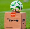 Balón oficial de la Liga MX en el Estadio Banorte.